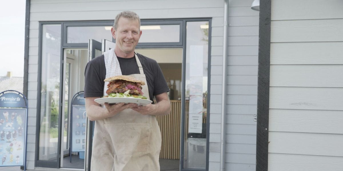 Simon Larsen Naboen Fra Helvede