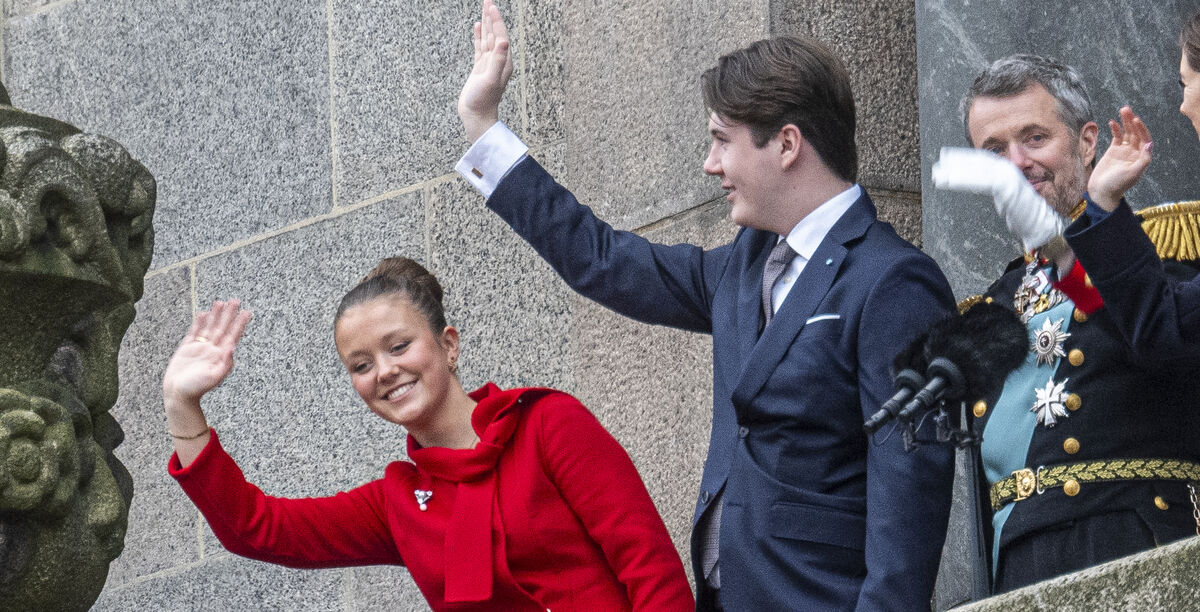 Dronningen Abdicerer og Kronprins Frederik bliver Konge Kronprins Christian Dronning Margrethe Dronning Mary Dronningen Kong Frederik Kronprins Frederik Prins Christian Prinsesse Isabella Tronskifte - Alt om kendte Dronningen Abdicerer Og Kronprins Frederik Bliver Konge Kronprins Christian Dronning Margrethe Dronning Mary Dronningen Kong Frederik Kronprins Frederik Prins Christian Prinsesse Isabella Tronskifte