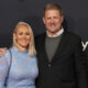 Rød Løber På Dokumentar Om Peter Schmeichel