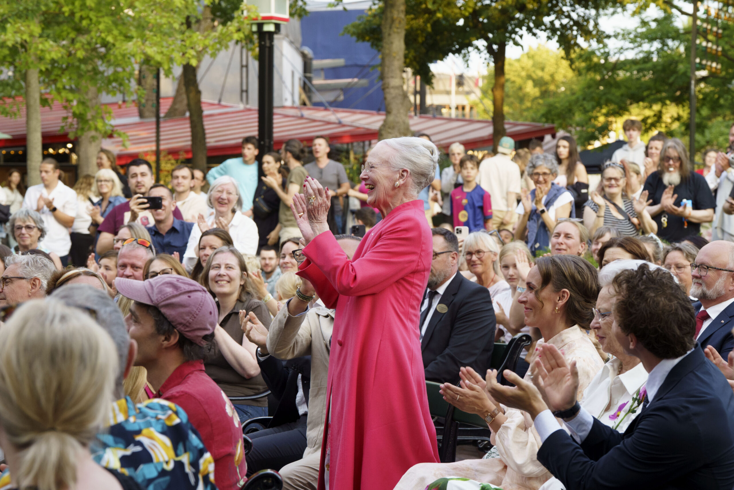 Pantomime Klodshans med Dronning Margrethe - Alt om kendte Pantomime Klodshans Med Dronning Margrethe