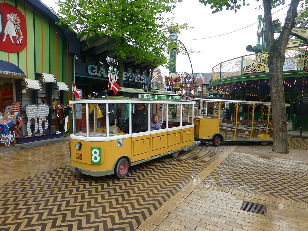 1024px-Linie_8_in_Tivoli_11 - Alt om kendte 1024px linie 8 in tivoli 11