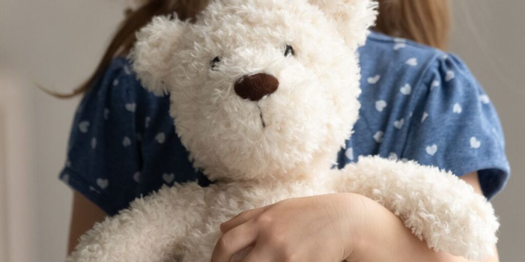 pige med bamse - Alt om kendte Pige Med Bamse