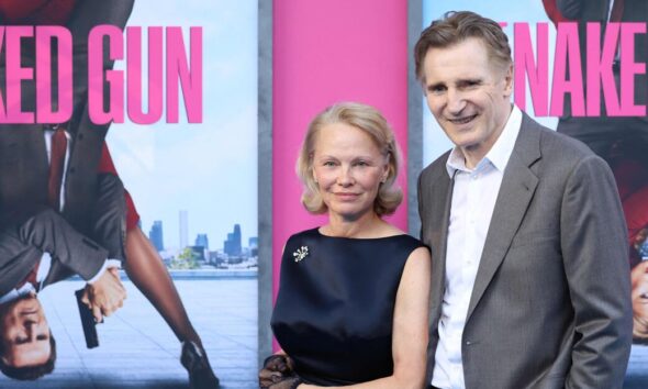 Topshot us entertainment cinema paramount naked Gun