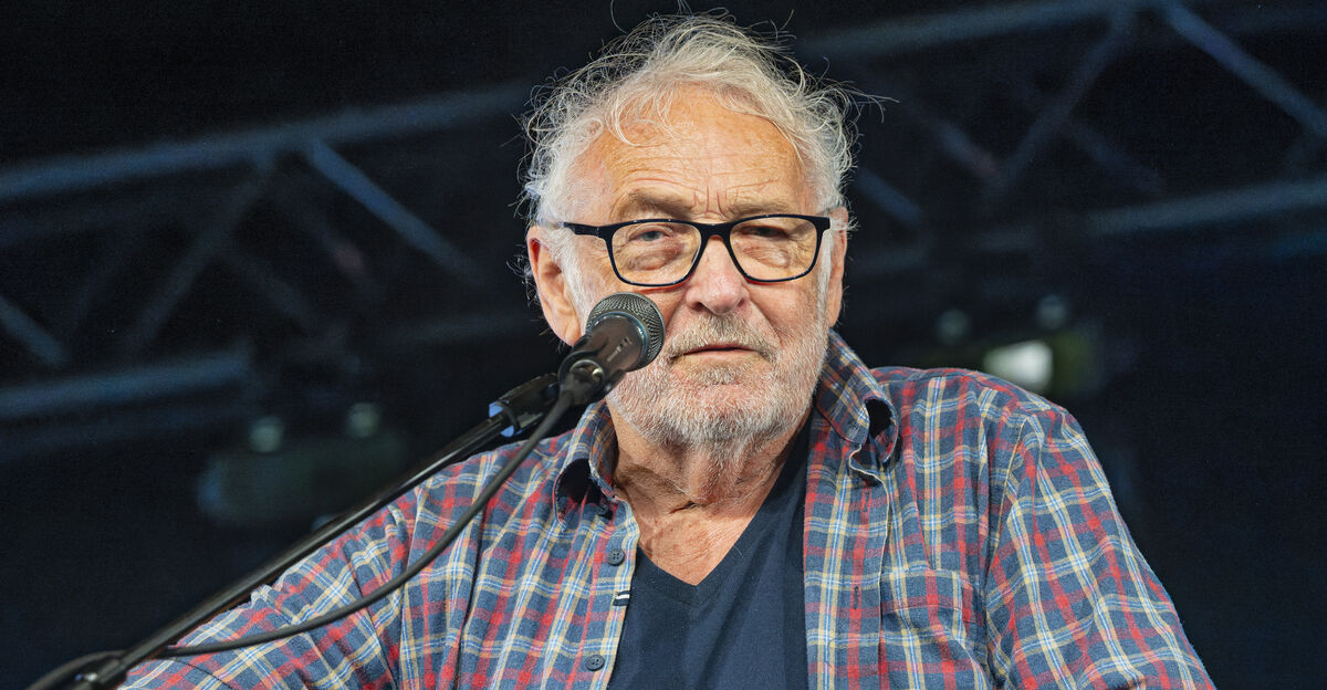 Niels Hausgaard Med Blandt Andre Signe Svendsen På Bolero Scenen Under Tønder Festival 2025