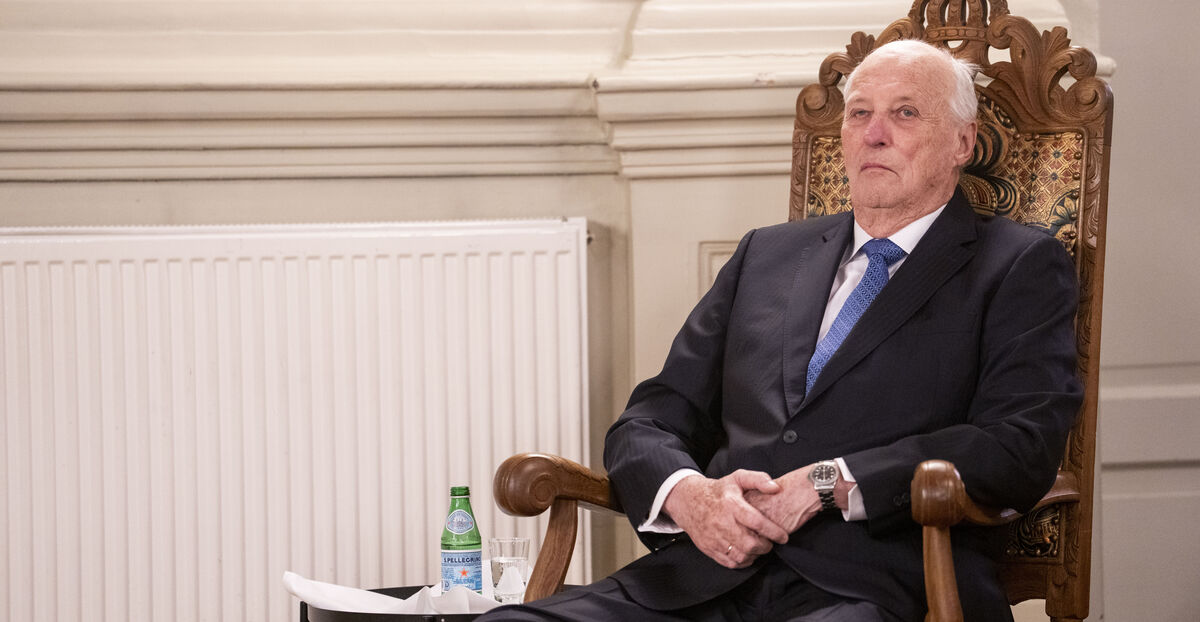 Kongen Er Til Stede I Oslo Militære Samfund Kong Harald