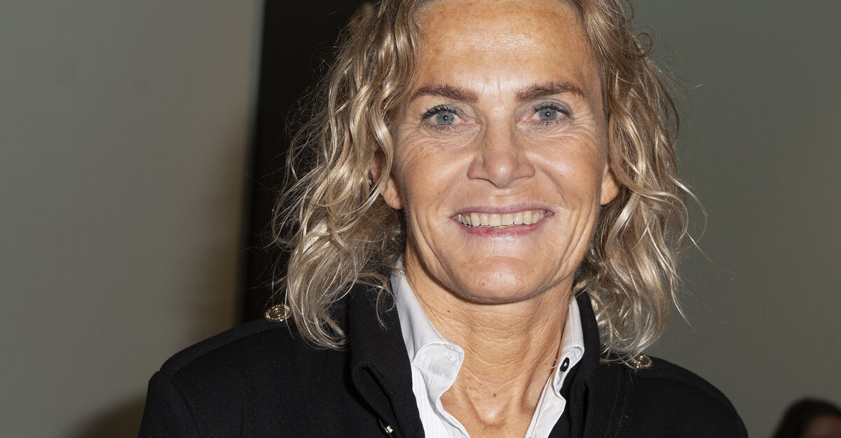 Kendte Afsløring Af Portrætmaleri Af Sanne Salomonsen