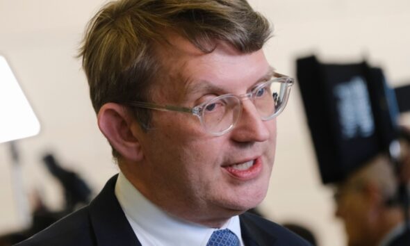 Shutterstock 2425887395