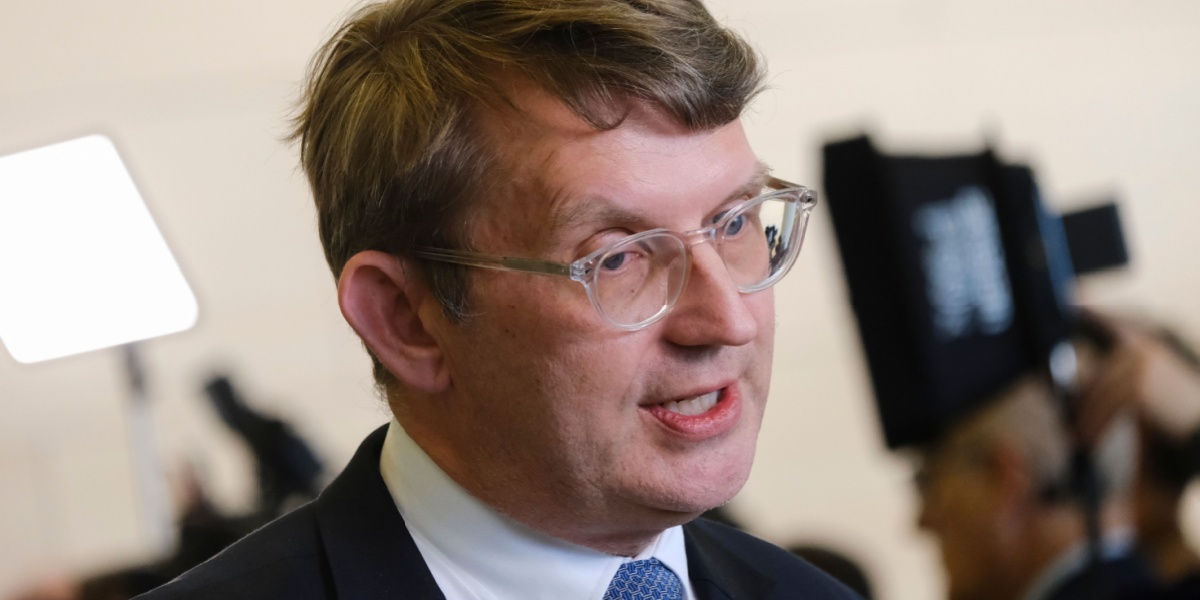 Shutterstock 2425887395