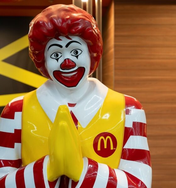 Shutterstock 2469975787