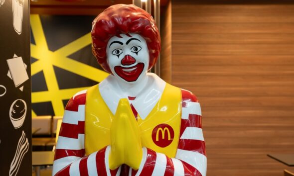 Shutterstock 2469975787