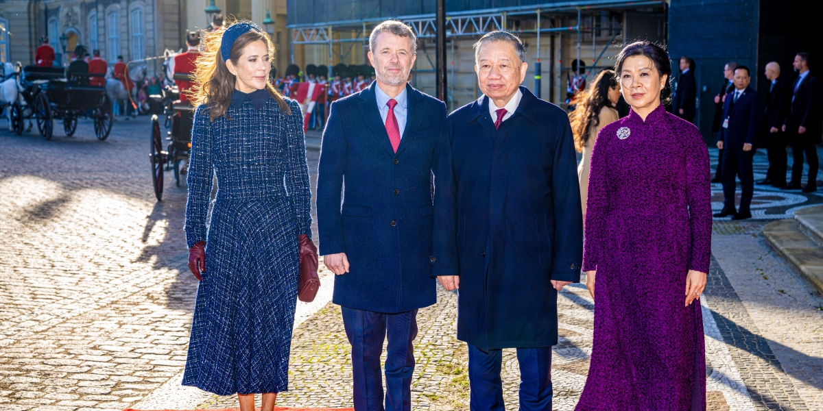 Kong Frederik, Dronning Mary, Tô Lâm